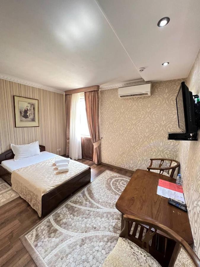 Hotel Papillon ทาชเคนต์ ภายนอก รูปภาพ