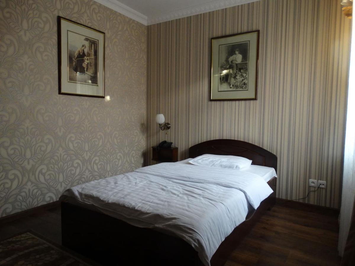 Hotel Papillon ทาชเคนต์ ภายนอก รูปภาพ