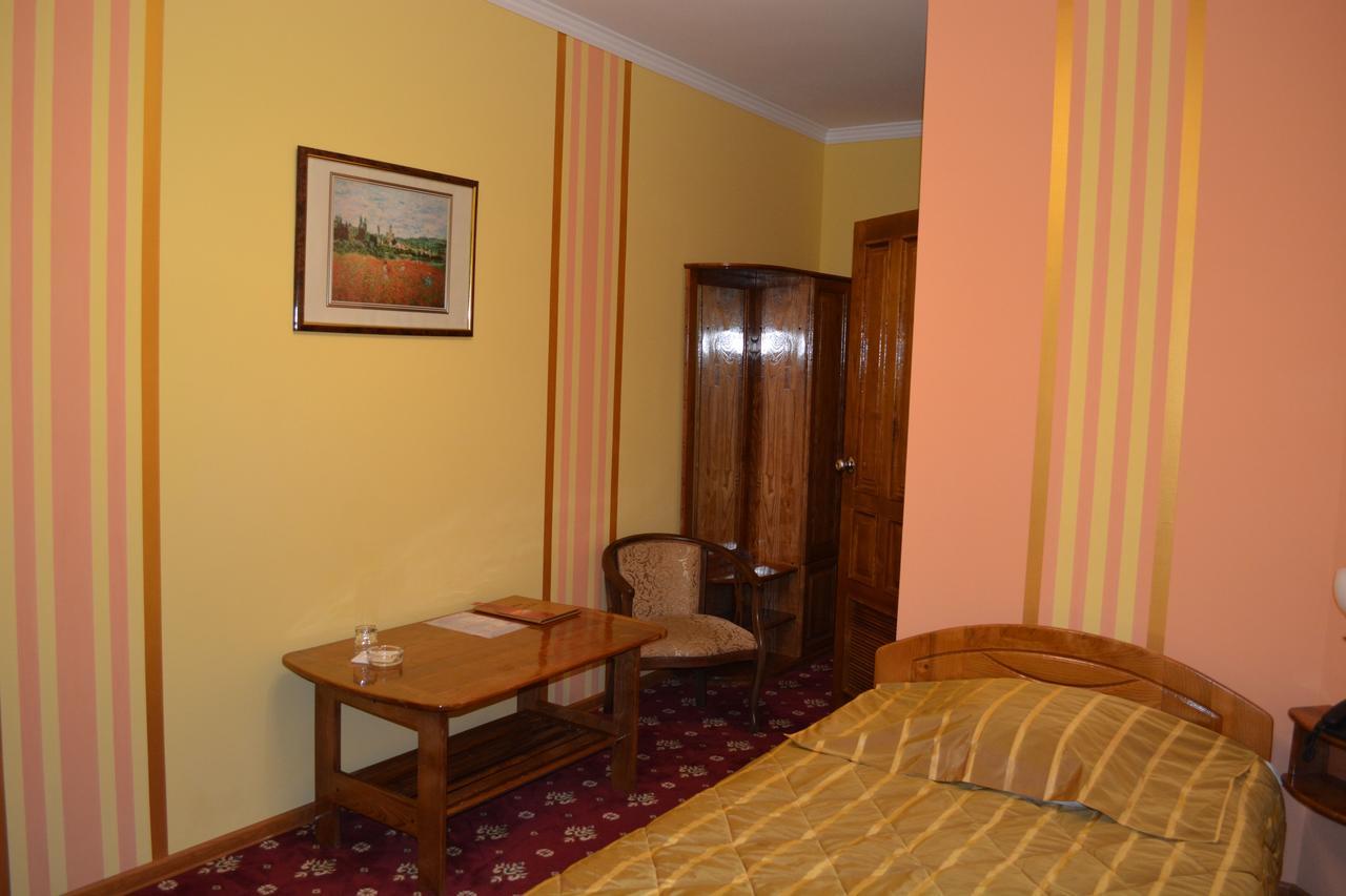 Hotel Papillon ทาชเคนต์ ภายนอก รูปภาพ